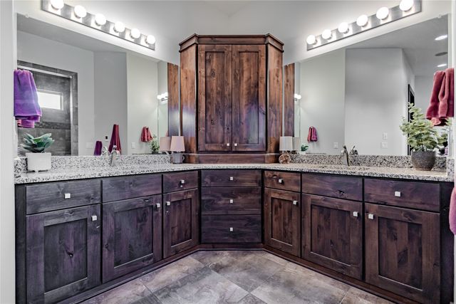 6713 Augustine Court, Johnston, IA 50131