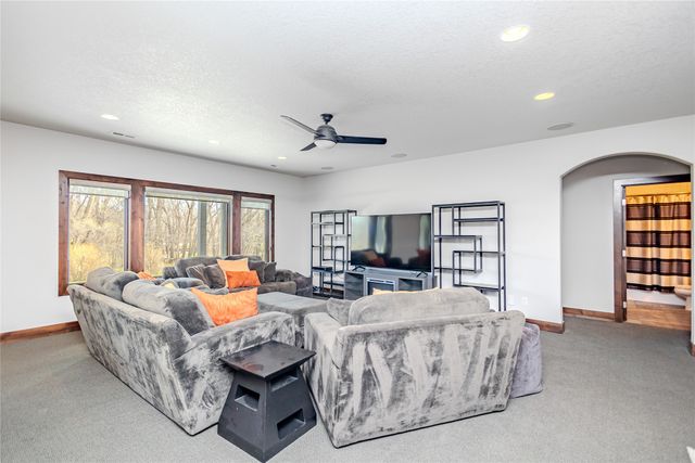 6713 Augustine Court, Johnston, IA 50131