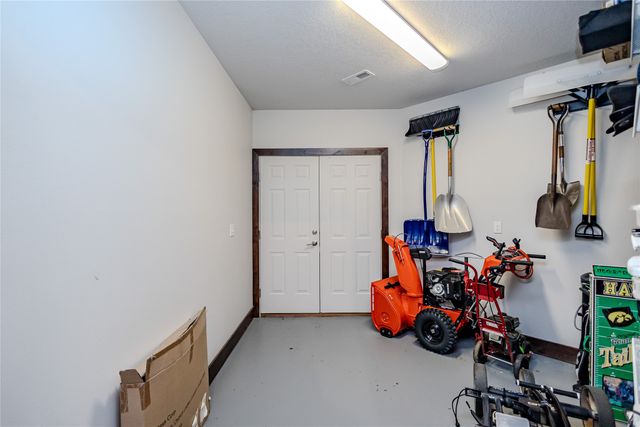 6713 Augustine Court, Johnston, IA 50131