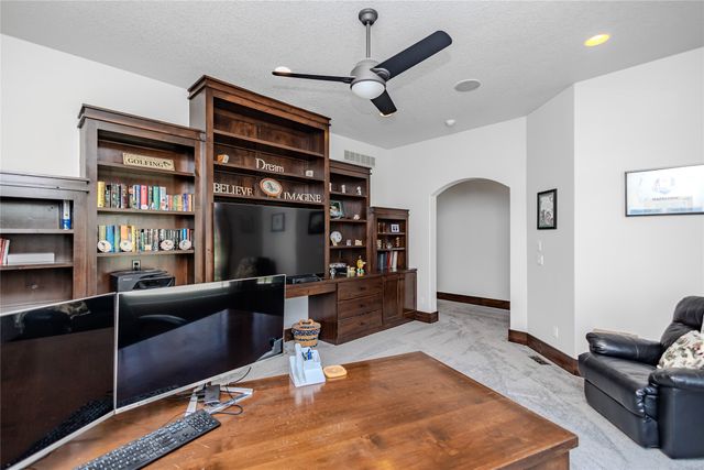 6713 Augustine Court, Johnston, IA 50131