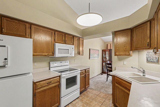 22280 Quail Run Circle 2, South Lyon City, MI 48178
