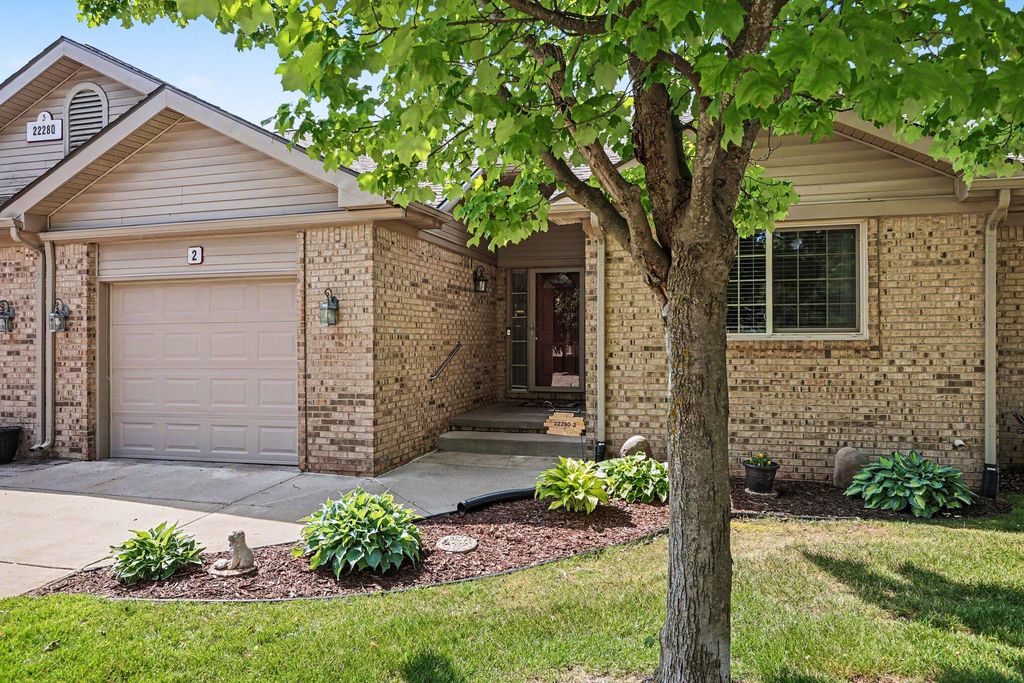 22280 Quail Run Circle 2, South Lyon City, MI 48178