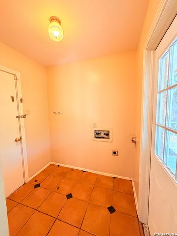 4503 Eisenhauer, San Antonio, TX 78218