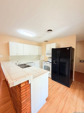 4503 Eisenhauer, San Antonio, TX 78218