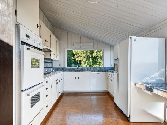 20 Redwood Ave, Inverness, CA 94937