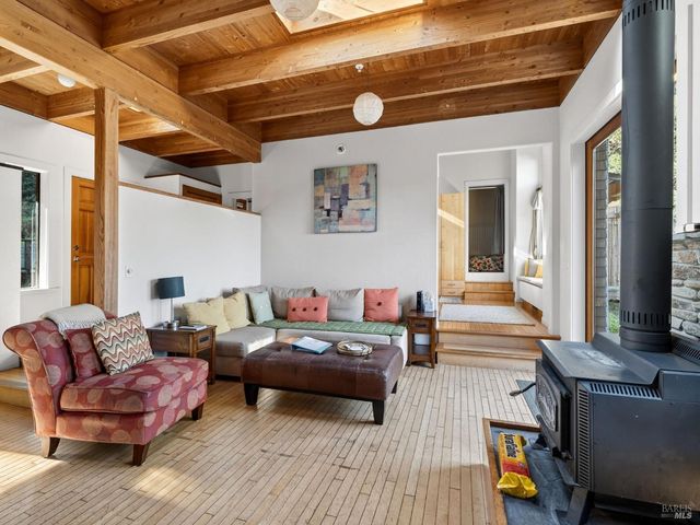 20 Redwood Ave, Inverness, CA 94937