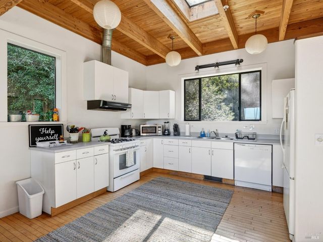 20 Redwood Ave, Inverness, CA 94937