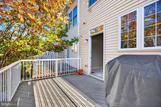 25065 RIDING CENTER DR, Chantilly, VA 20152