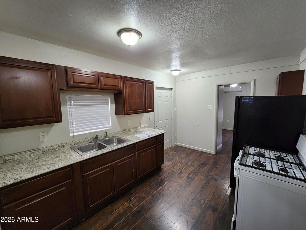 404 E 4TH Street, Casa Grande, AZ 85122 — photo 2
