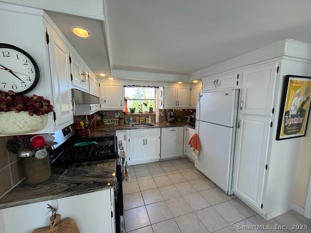 245 Alps Road, Branford, CT 06405