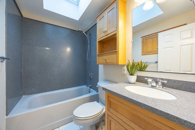 18 Northway St, Holliston, MA 01746