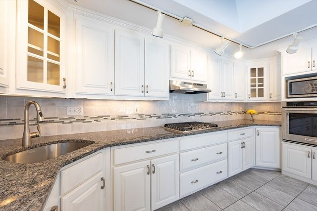 18 Northway St, Holliston, MA 01746