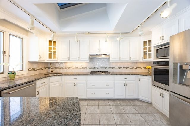 18 Northway St, Holliston, MA 01746