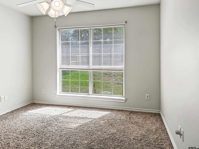 11237 Willow Oak Ln, Tyler, TX 75703
