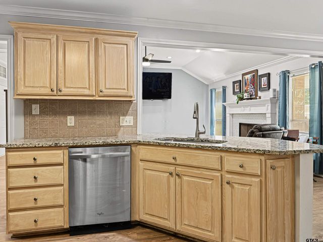 11237 Willow Oak Ln, Tyler, TX 75703