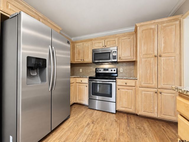 11237 Willow Oak Ln, Tyler, TX 75703