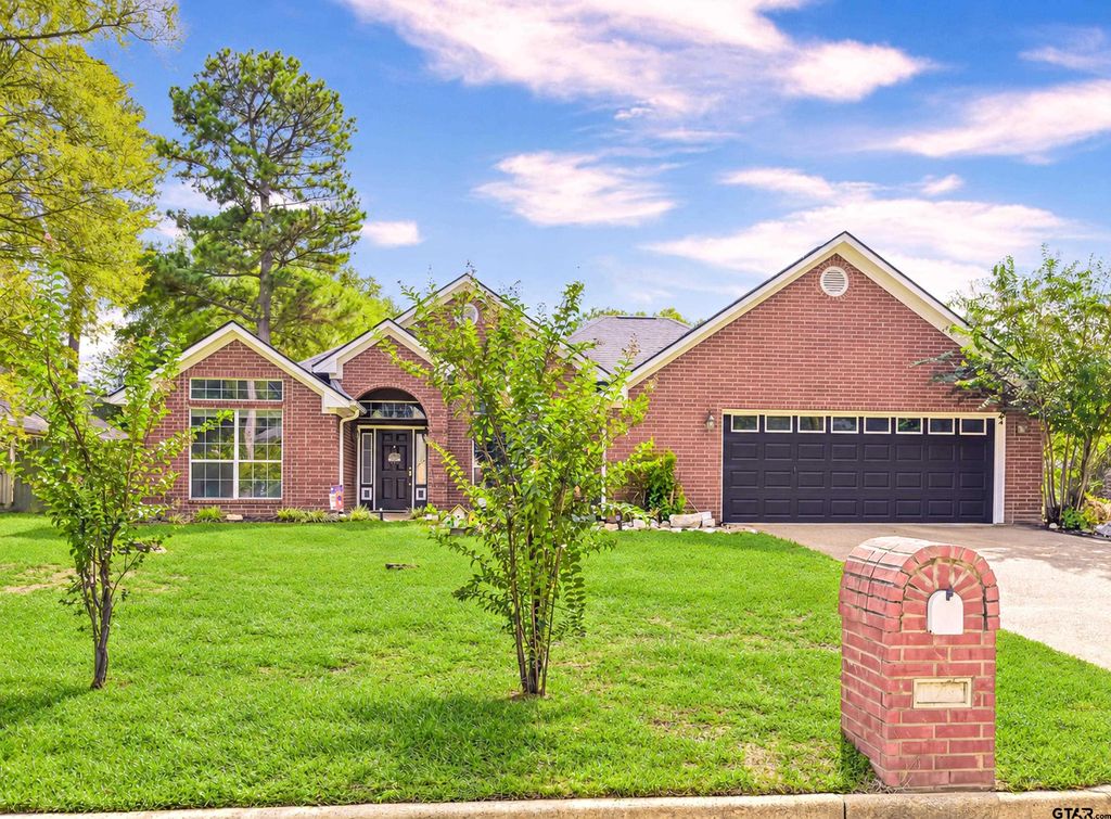 11237 Willow Oak Ln, Tyler, TX 75703