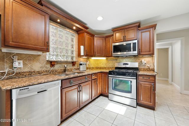 9408 EVESHAM Road, Jacksonville, FL 32208