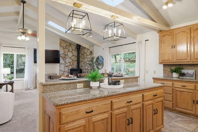 12880 Tabeau Ct, Pine Grove, CA 95665
