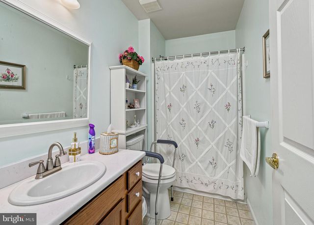 24 BEAR CREEK DR, Mantua, NJ 08051