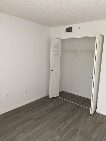 12112 Saint Andrews Place 205, Miramar, FL 33025