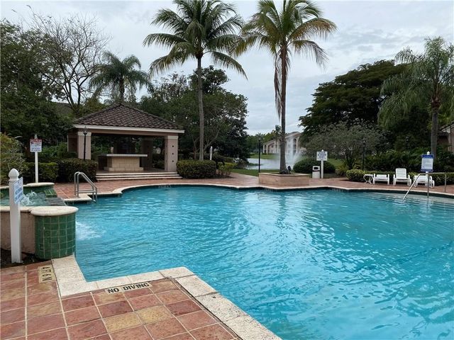 12112 Saint Andrews Place 205, Miramar, FL 33025