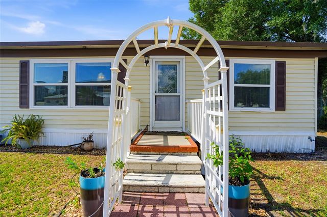 3933 SARAH DRIVE, Wesley Chapel, FL 33543