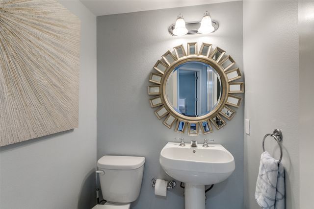5713 W Amherst Avenue, Dallas, TX 75209