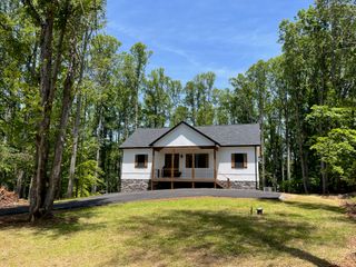 105 Camelot DR, Moneta, VA 24121