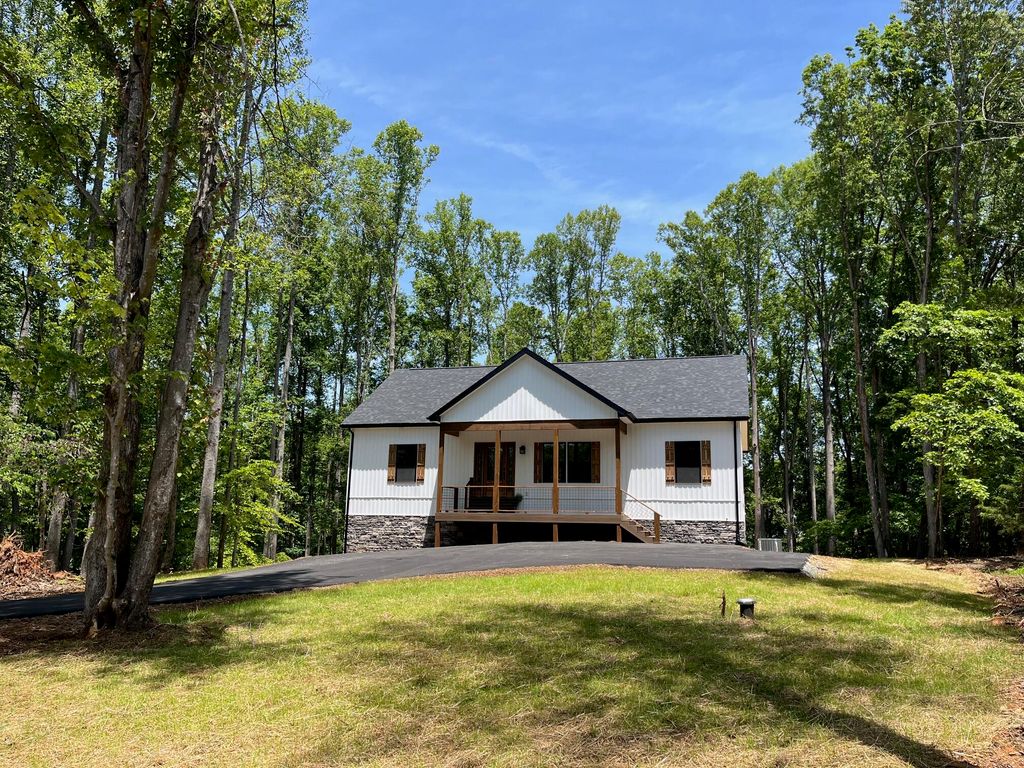 105 Camelot DR, Moneta, VA 24121
