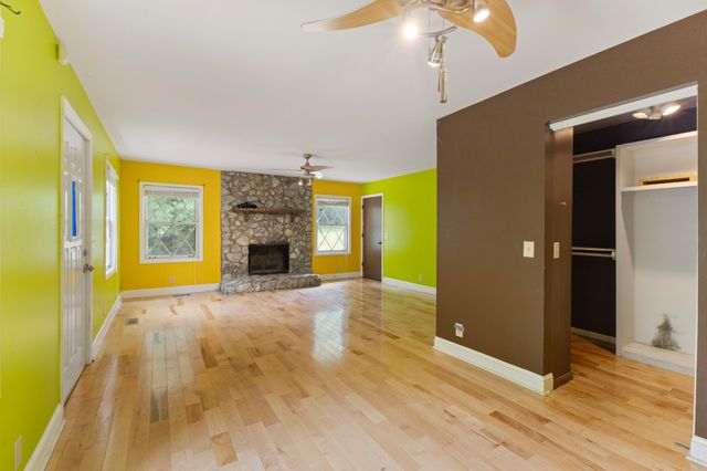 1040 Rustic Hills Dr, Ashland City, TN 37015