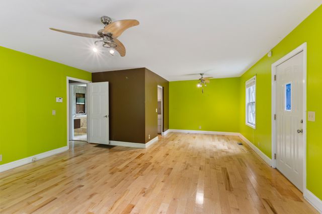1040 Rustic Hills Dr, Ashland City, TN 37015