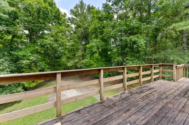1040 Rustic Hills Dr, Ashland City, TN 37015