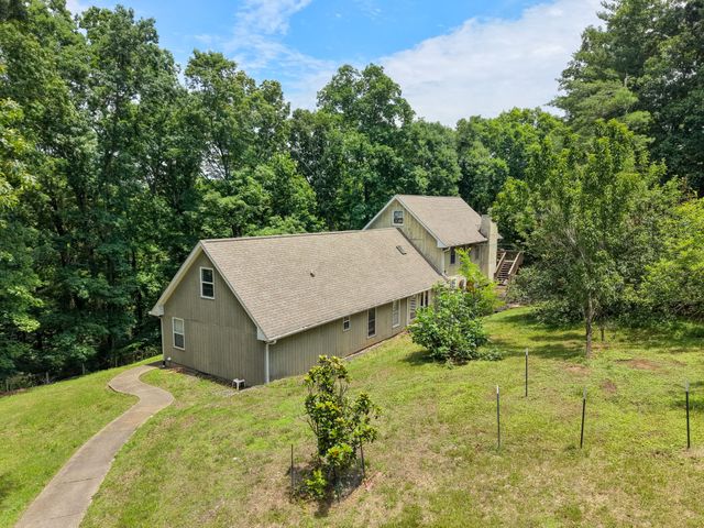 1040 Rustic Hills Dr, Ashland City, TN 37015