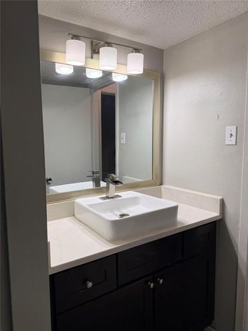 1202 Newning Ave 311, Austin, TX 78704