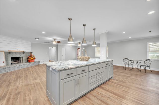 801 Arliss Drive, Woodway, TX 76712