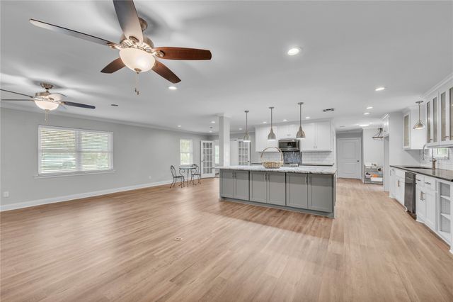 801 Arliss Drive, Woodway, TX 76712