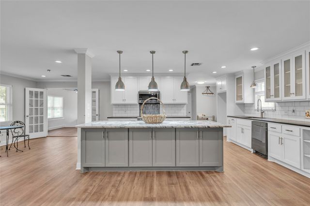 801 Arliss Drive, Woodway, TX 76712