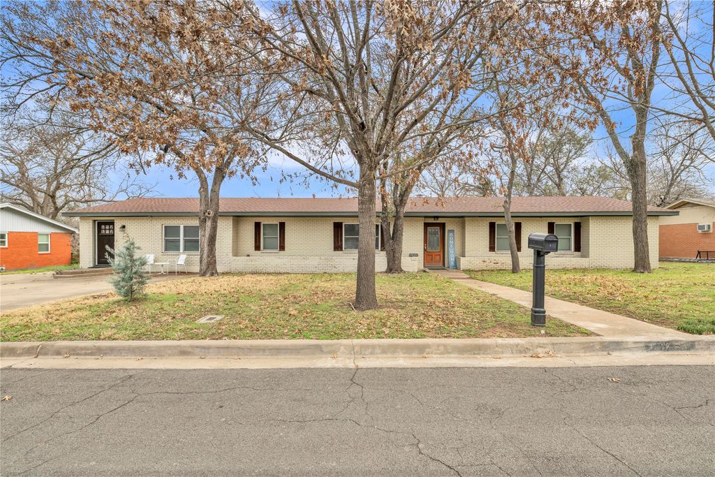 801 Arliss Drive, Woodway, TX 76712