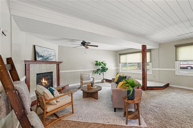 9029 Grandview Drive, Overland Park, KS 66212