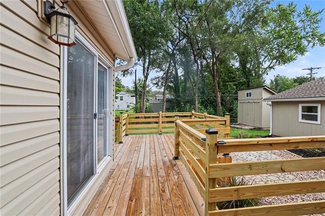 9029 Grandview Drive, Overland Park, KS 66212