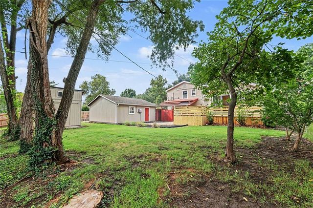 9029 Grandview Drive, Overland Park, KS 66212