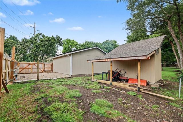 9029 Grandview Drive, Overland Park, KS 66212
