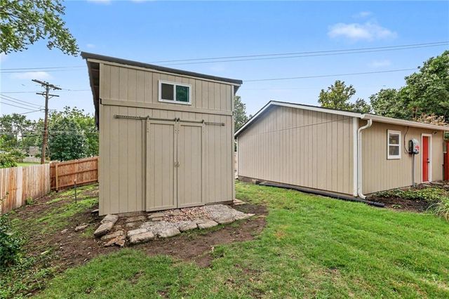 9029 Grandview Drive, Overland Park, KS 66212