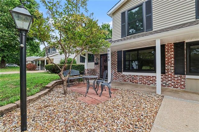 9029 Grandview Drive, Overland Park, KS 66212