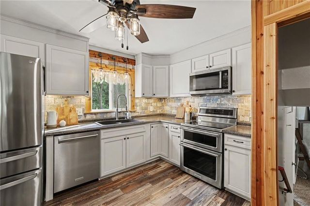 9029 Grandview Drive, Overland Park, KS 66212