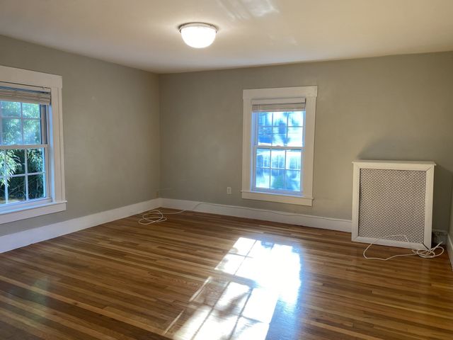 6 Edgehill Road 2, Woburn, MA 01801