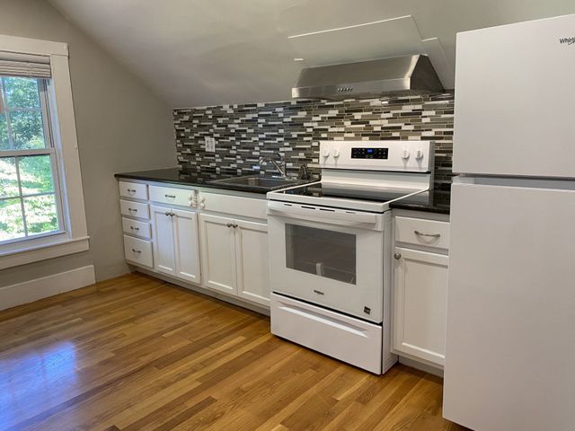 6 Edgehill Road 2, Woburn, MA 01801