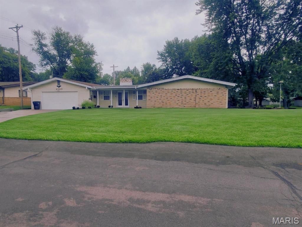 2240 Brook Drive, Florissant, MO 63033