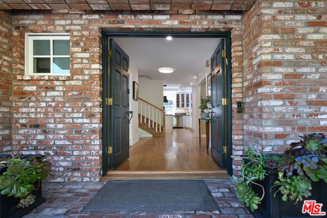 4170 Crisp Canyon Road, Sherman Oaks, CA 91403